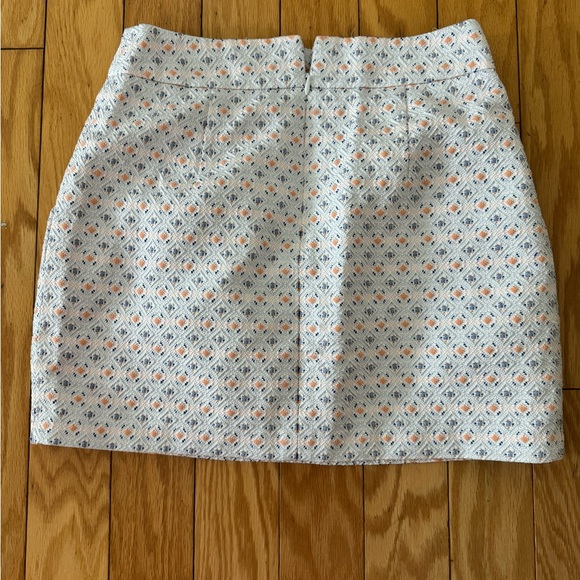 🎉5 items for $15!🎉 Club Monaco white geometric design skirt - Picture 3 of 5